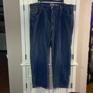 Perfect condition 42/30 Signature Levi Strauss & Co men’s blue jeans